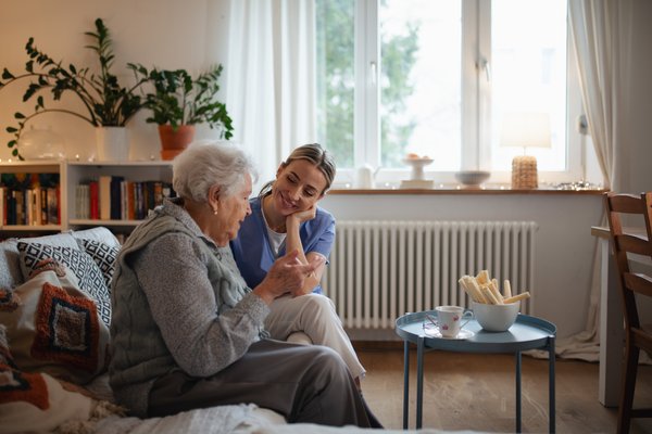 dementia-caregiver-elderly-woman-home-care